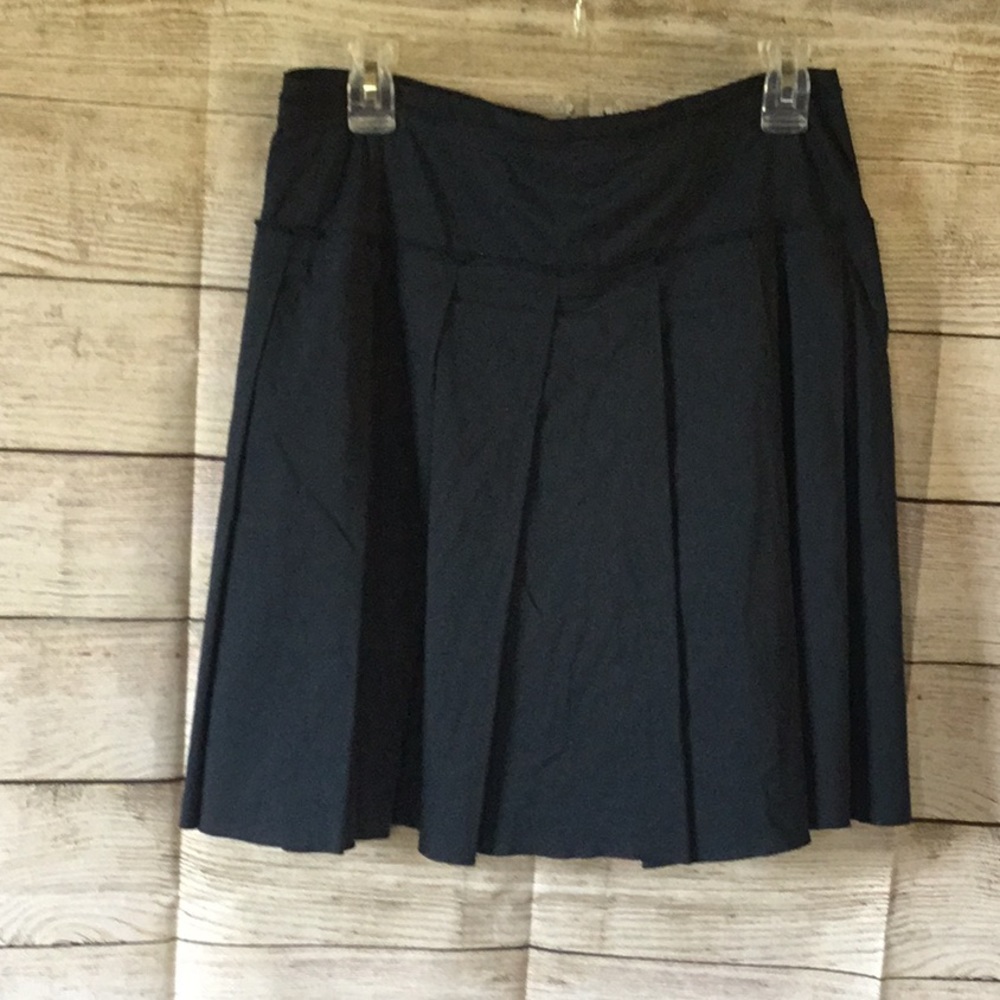 BCBGMAXAZRIA NAVY BLUE PLEATED SKIRT SIZE 8